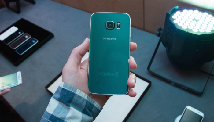 Будет ли выпирать камера Samsung Galaxy S7?