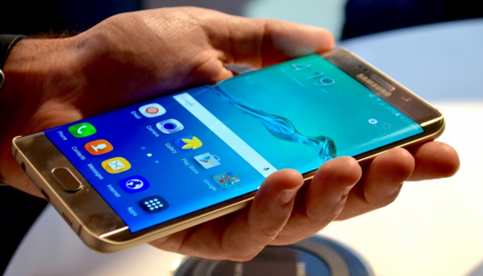 Новые Samsung Galaxy могут получить дисплеи с поддержкой Always One