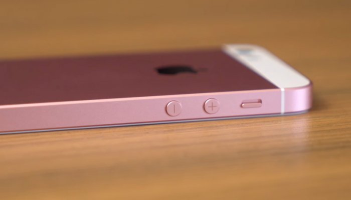 Первая распаковка iPhone SE в цвете «розовое золото»