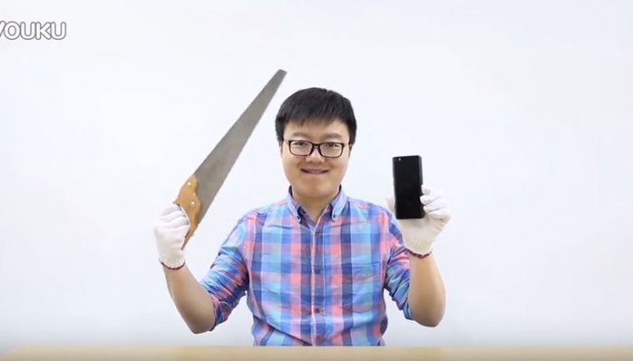 Проверка прочности керамического корпуса Xiaomi Mi 5