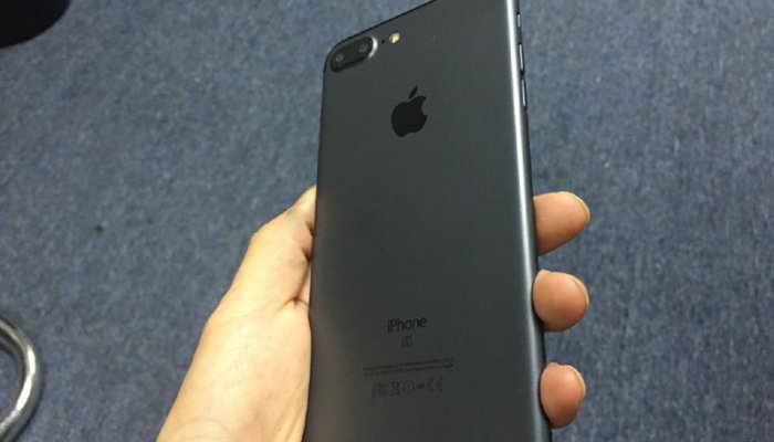 Черный iPhone 7