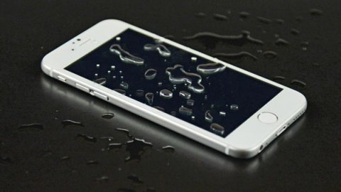 Apple придумала новый способ защиты мобильного устройства от влаги