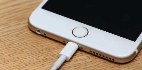 Убьет ли ваш iPhone привычка оставлять его на зарядке на ночь