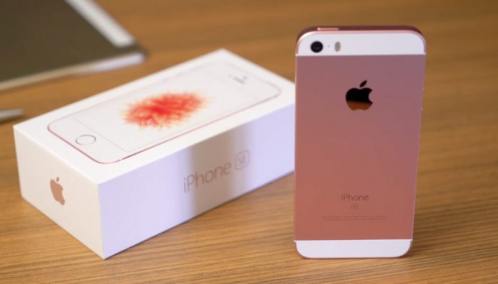 Первая распаковка iPhone SE в цвете &laquo;розовое золото&raquo;