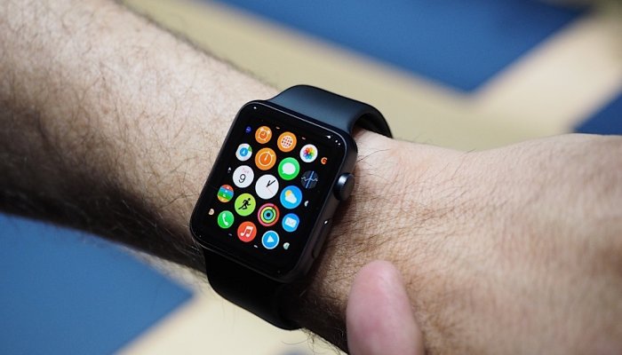 Сооснователь Apple назвал «умные часы» «бесполезной покупкой»