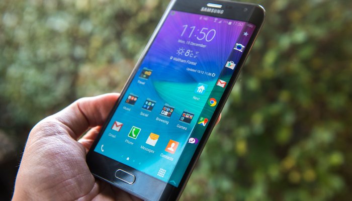 Работающий Samsung Galaxy Note 7 запечатлен на фото