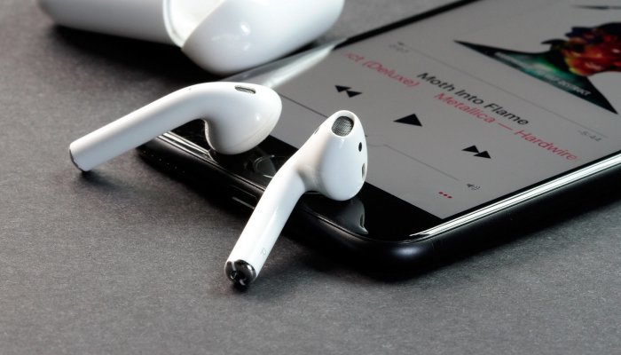 Продажи Apple Airpods могут начаться в декабре